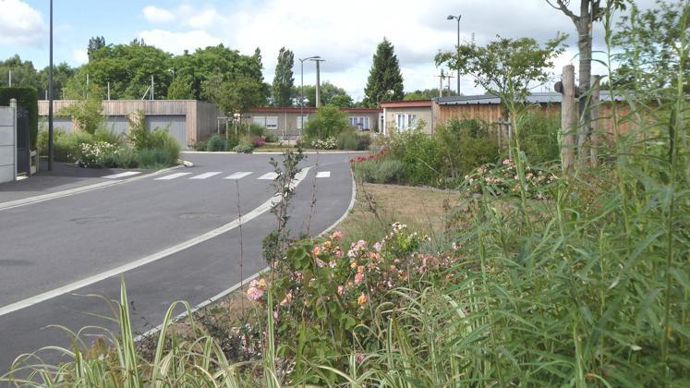 12.Catégorie « maîtres d’ouvrage publics, aménagements de quartiers », médaille d’argent, Pecquencourt (59), requalification de l’espace central des cités Lemay et Sainte-Marie, classées au patrimoine mondial de l’Unesco. ©Victoires du paysage